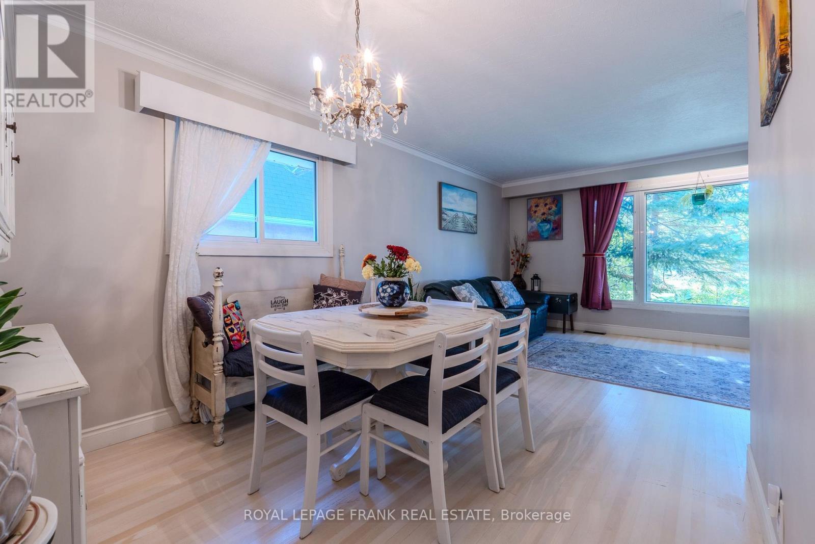 












32 MELBOURNE STREET E

,
Kawartha Lakes (Lindsay),




Ontario
K9V1X7

