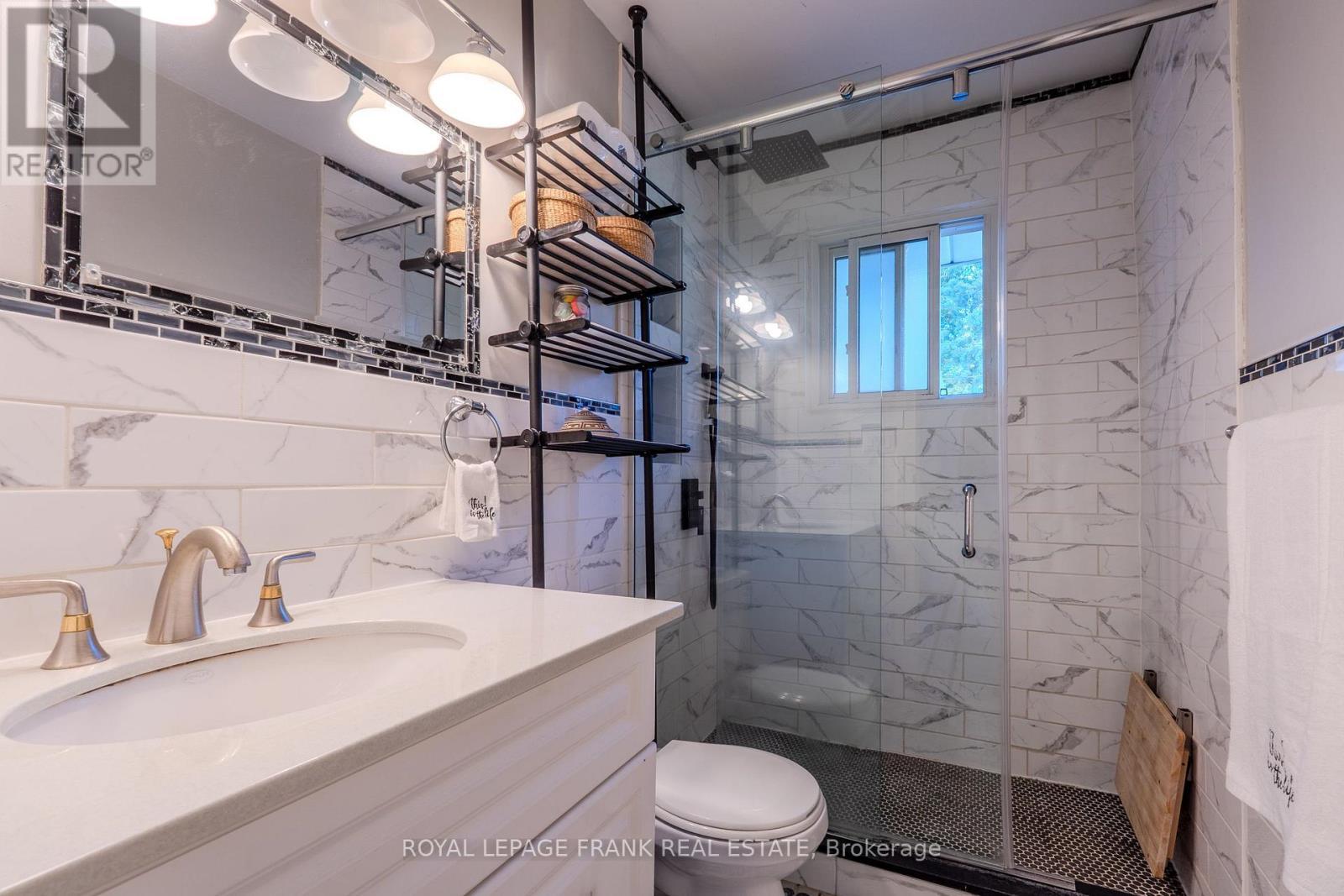 












32 MELBOURNE STREET E

,
Kawartha Lakes (Lindsay),




Ontario
K9V1X7

