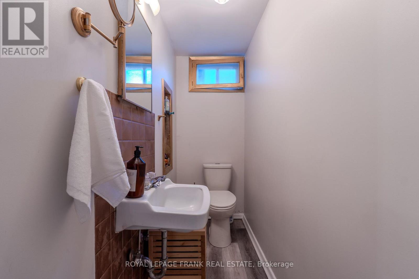 












32 MELBOURNE STREET E

,
Kawartha Lakes (Lindsay),




Ontario
K9V1X7

