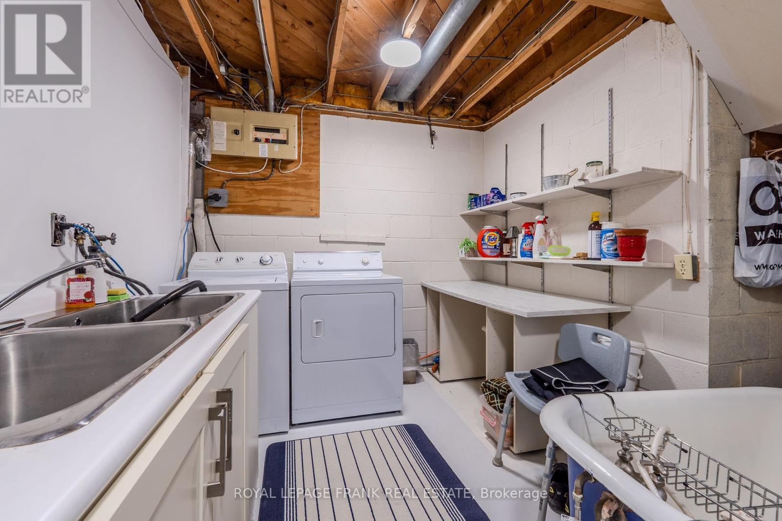












32 MELBOURNE STREET E

,
Kawartha Lakes (Lindsay),




Ontario
K9V1X7


