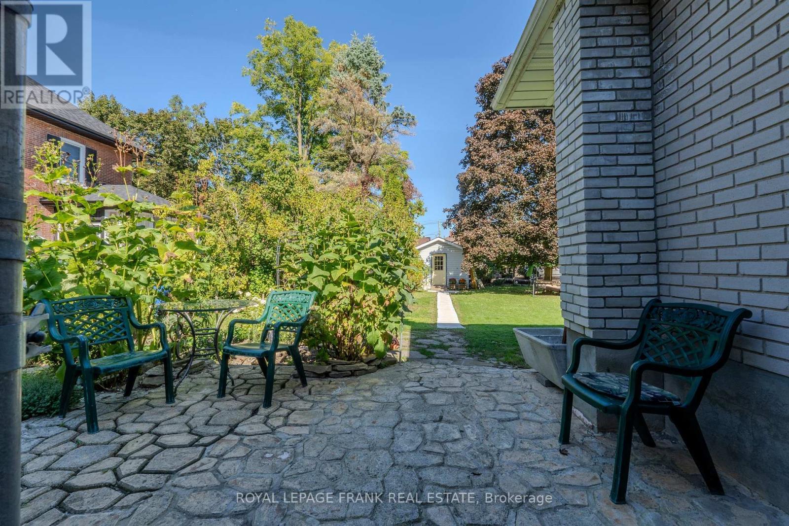 












32 MELBOURNE STREET E

,
Kawartha Lakes (Lindsay),




Ontario
K9V1X7

