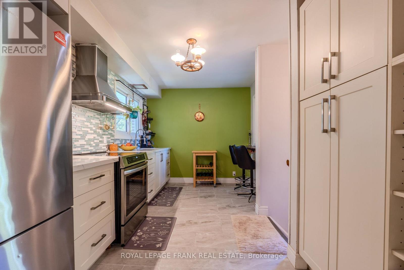 












32 MELBOURNE STREET E

,
Kawartha Lakes (Lindsay),




Ontario
K9V1X7

