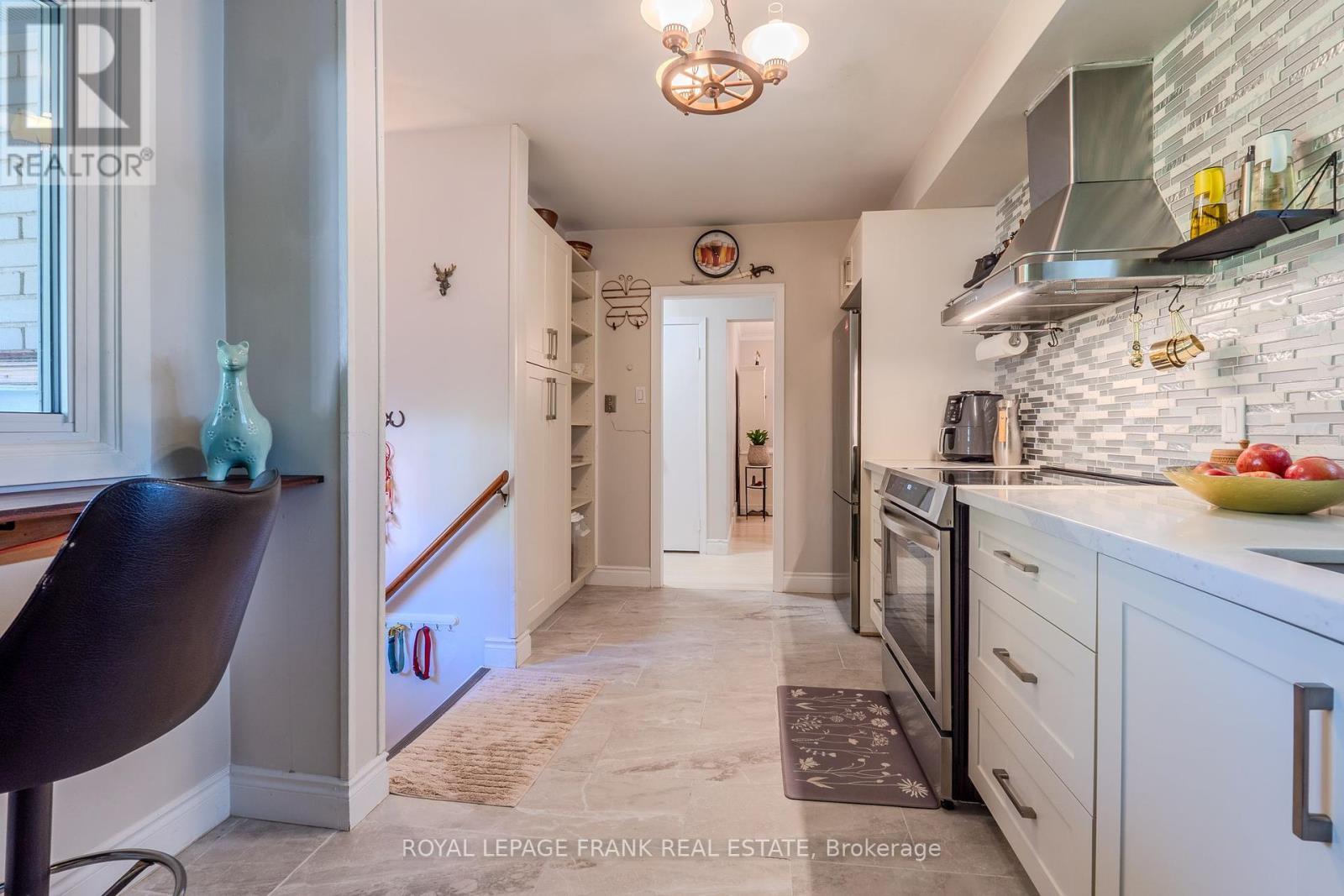 












32 MELBOURNE STREET E

,
Kawartha Lakes (Lindsay),




Ontario
K9V1X7

