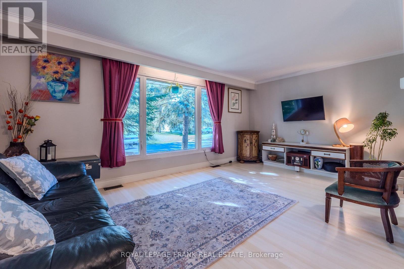 












32 MELBOURNE STREET E

,
Kawartha Lakes (Lindsay),




Ontario
K9V1X7

