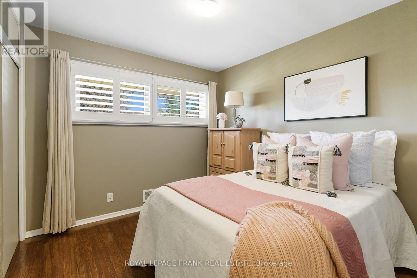 












131 JONES AVENUE

,
Oshawa (Centennial),




Ontario
L1G3A3

