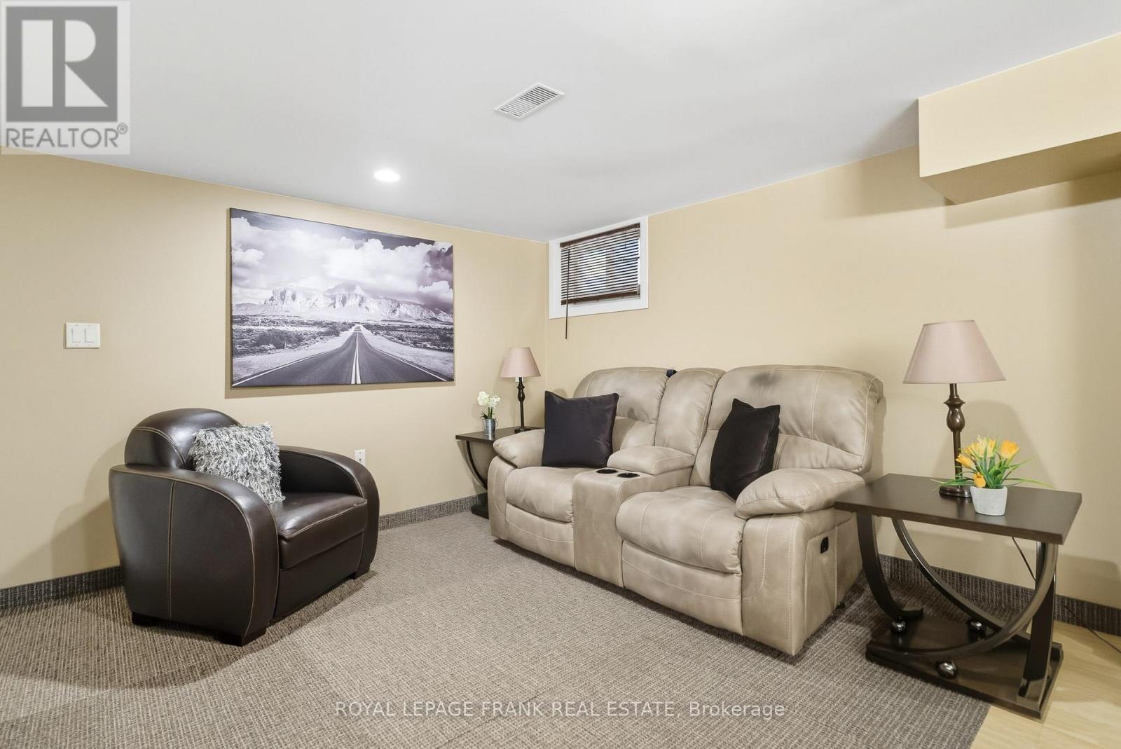 












131 JONES AVENUE

,
Oshawa (Centennial),




Ontario
L1G3A3

