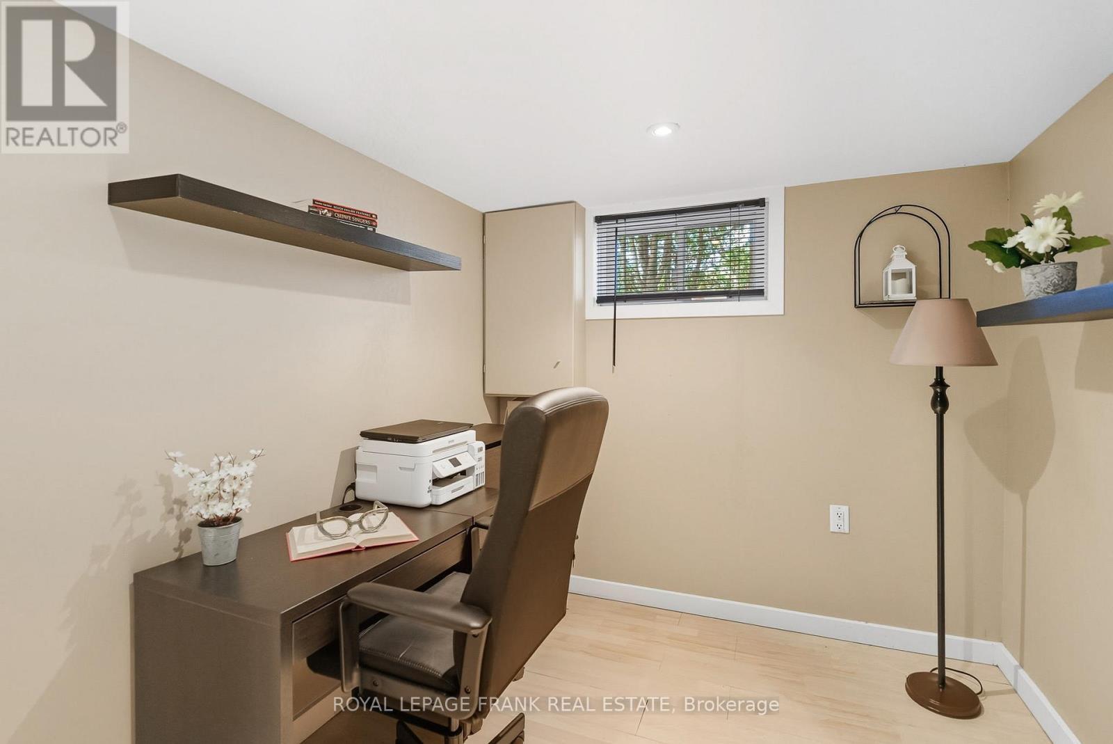 












131 JONES AVENUE

,
Oshawa (Centennial),




Ontario
L1G3A3

