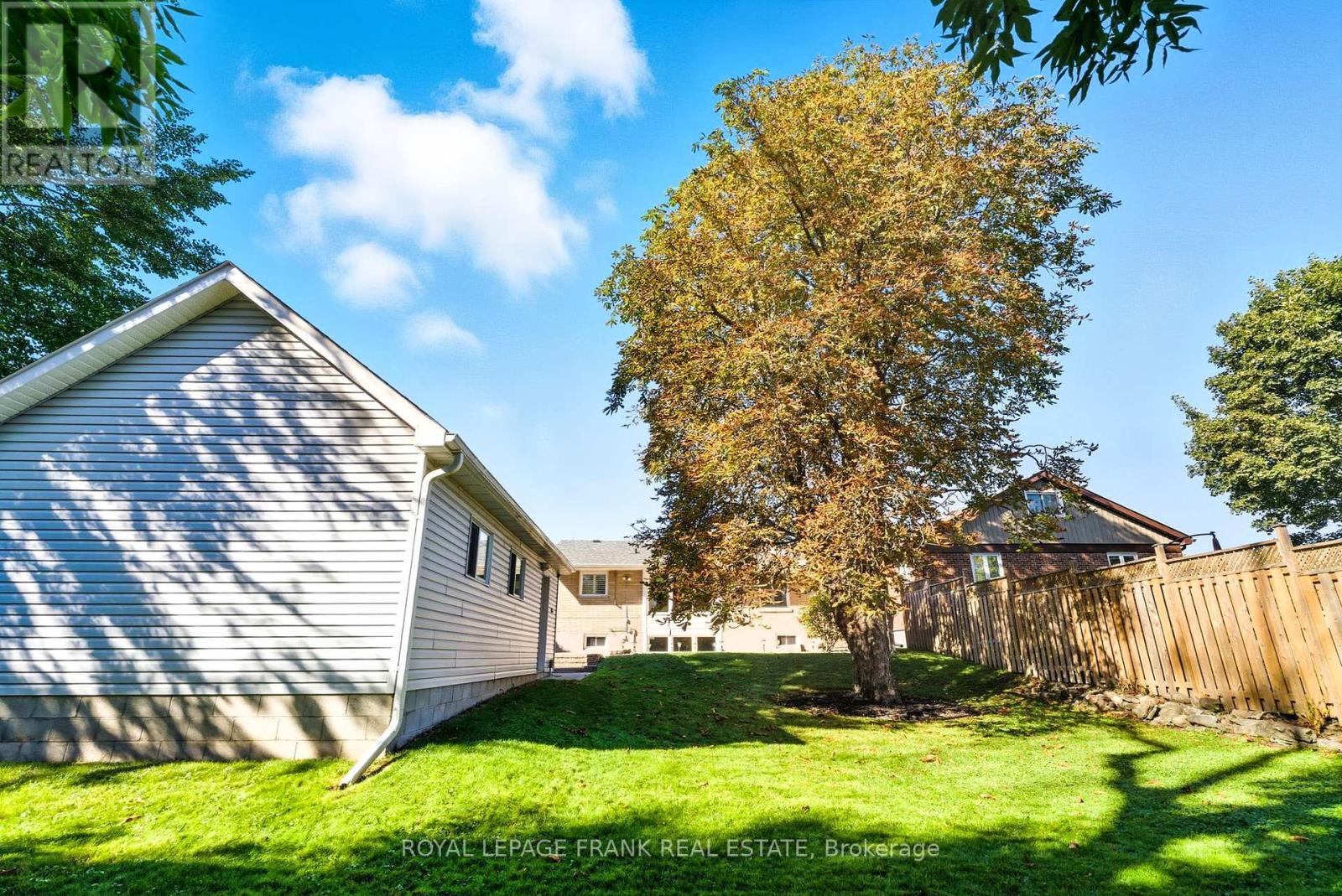 












131 JONES AVENUE

,
Oshawa (Centennial),




Ontario
L1G3A3

