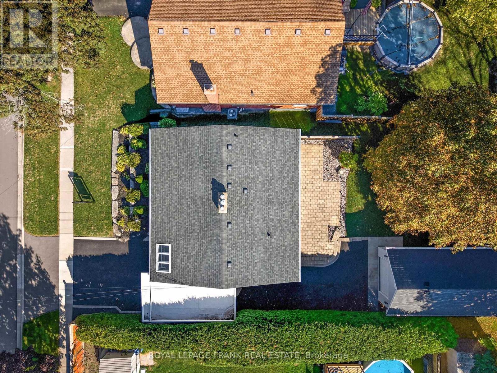 












131 JONES AVENUE

,
Oshawa (Centennial),




Ontario
L1G3A3


