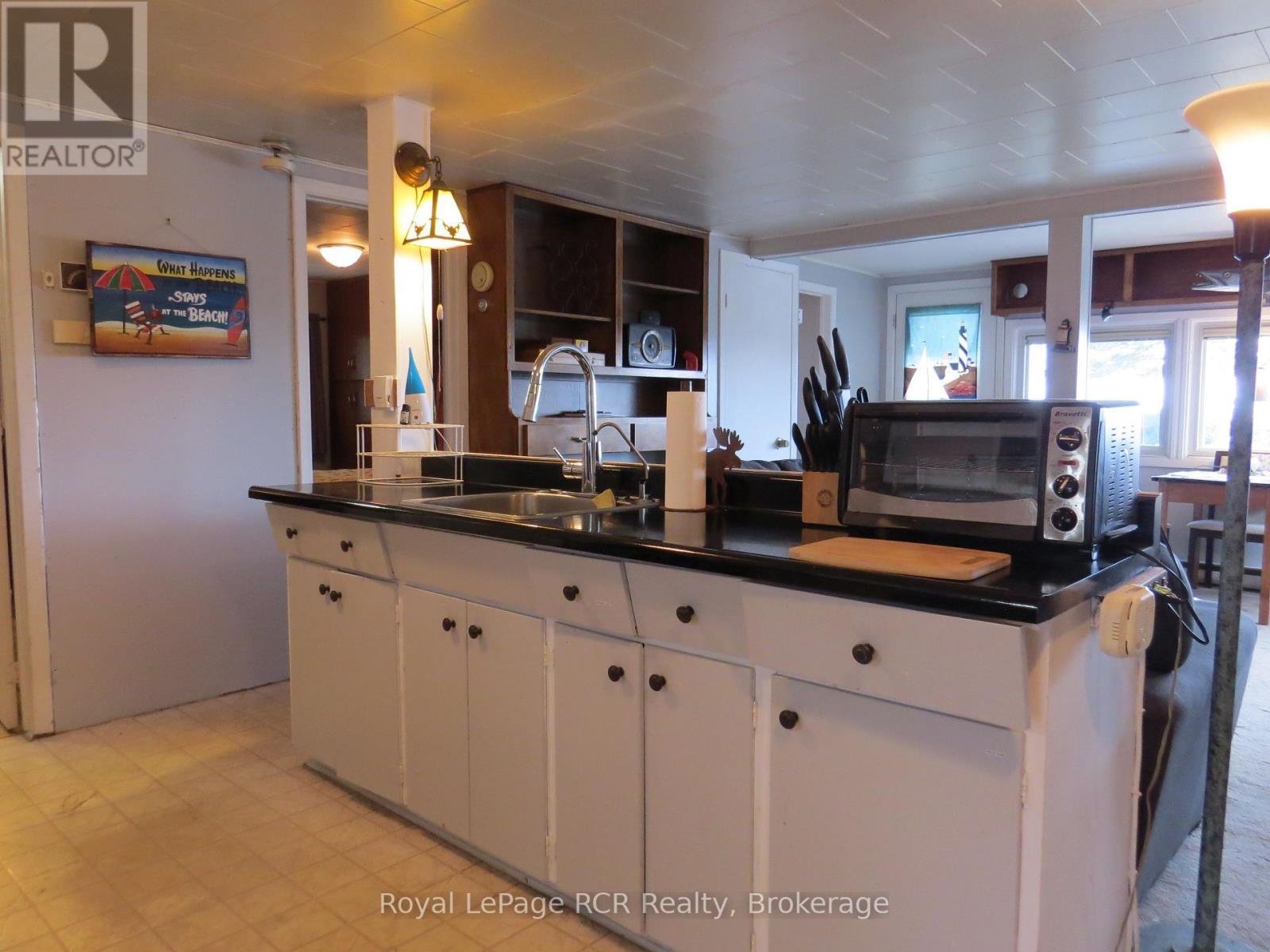 












9 LAKESHORE BOULEVARD S

,
South Bruce Peninsula,




Ontario
N0H2G0

