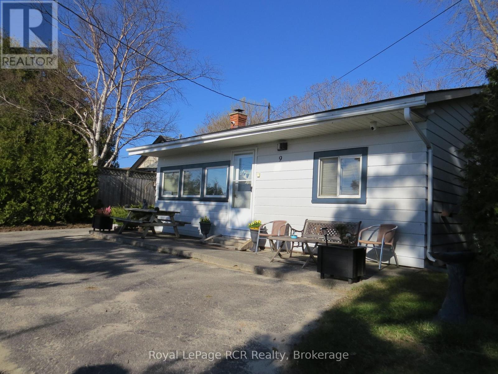 












9 LAKESHORE BOULEVARD S

,
South Bruce Peninsula,




Ontario
N0H2G0

