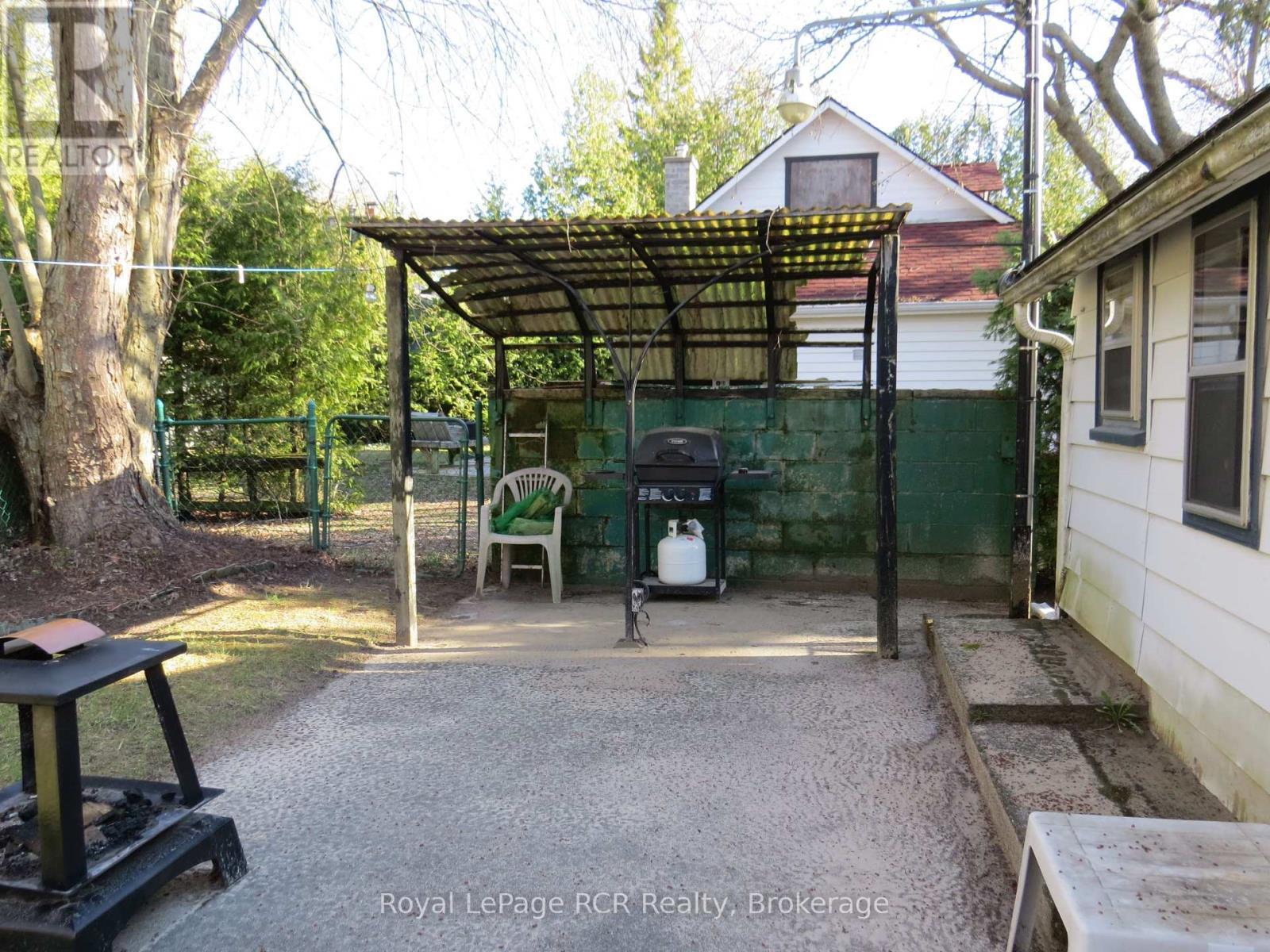 












9 LAKESHORE BOULEVARD S

,
South Bruce Peninsula,




Ontario
N0H2G0

