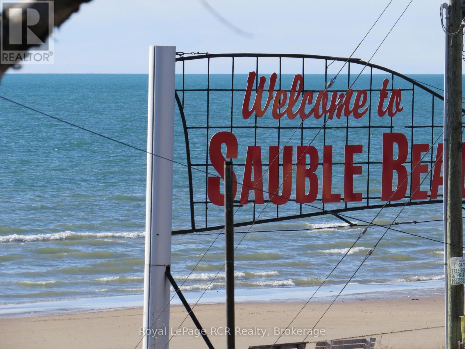 












9 LAKESHORE BOULEVARD S

,
South Bruce Peninsula,




Ontario
N0H2G0

