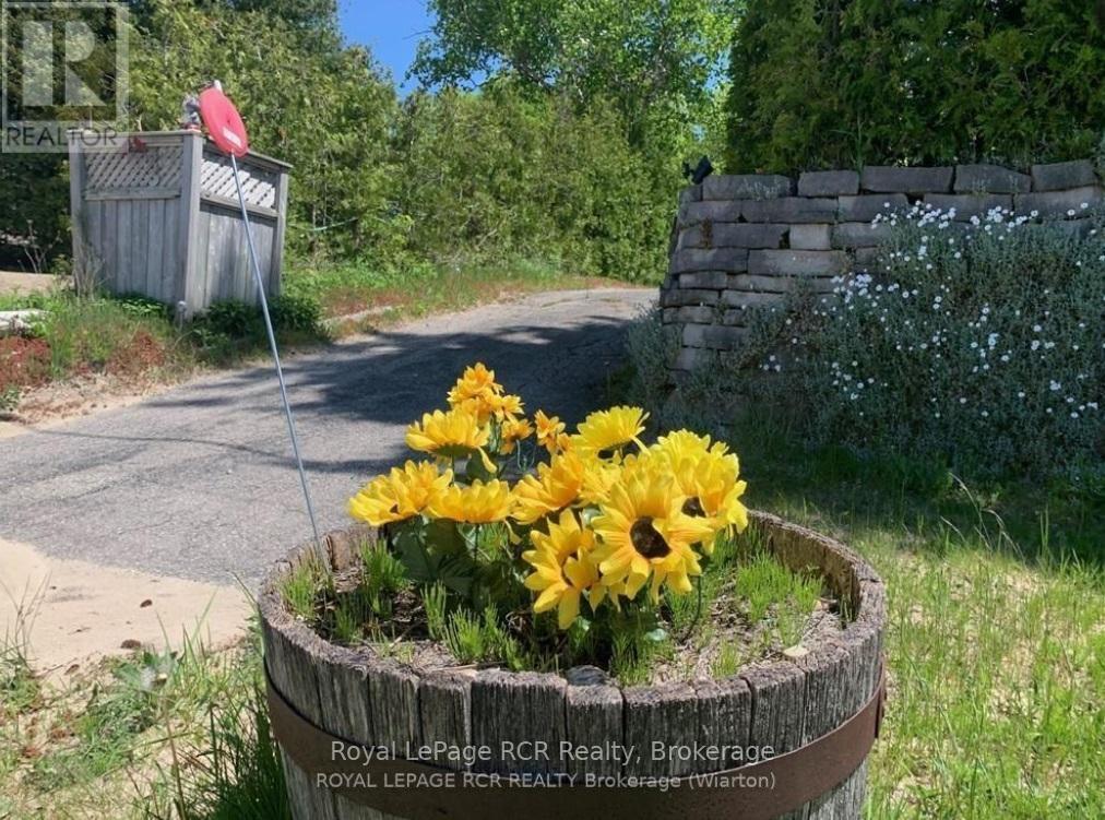 












9 LAKESHORE BOULEVARD S

,
South Bruce Peninsula,




Ontario
N0H2G0

