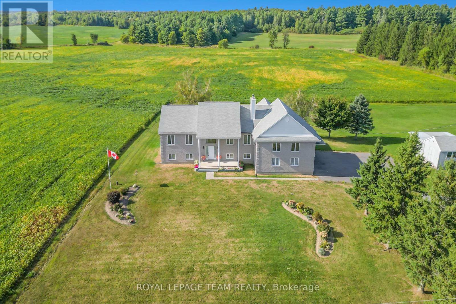 












8665 RUSSELL ROAD

,
Ottawa,




Ontario
K4B0J7

