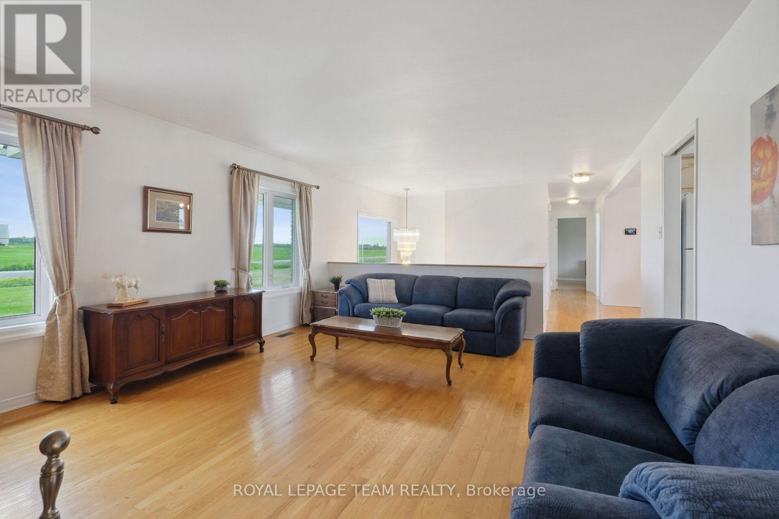 












8665 RUSSELL ROAD

,
Ottawa,




Ontario
K4B0J7


