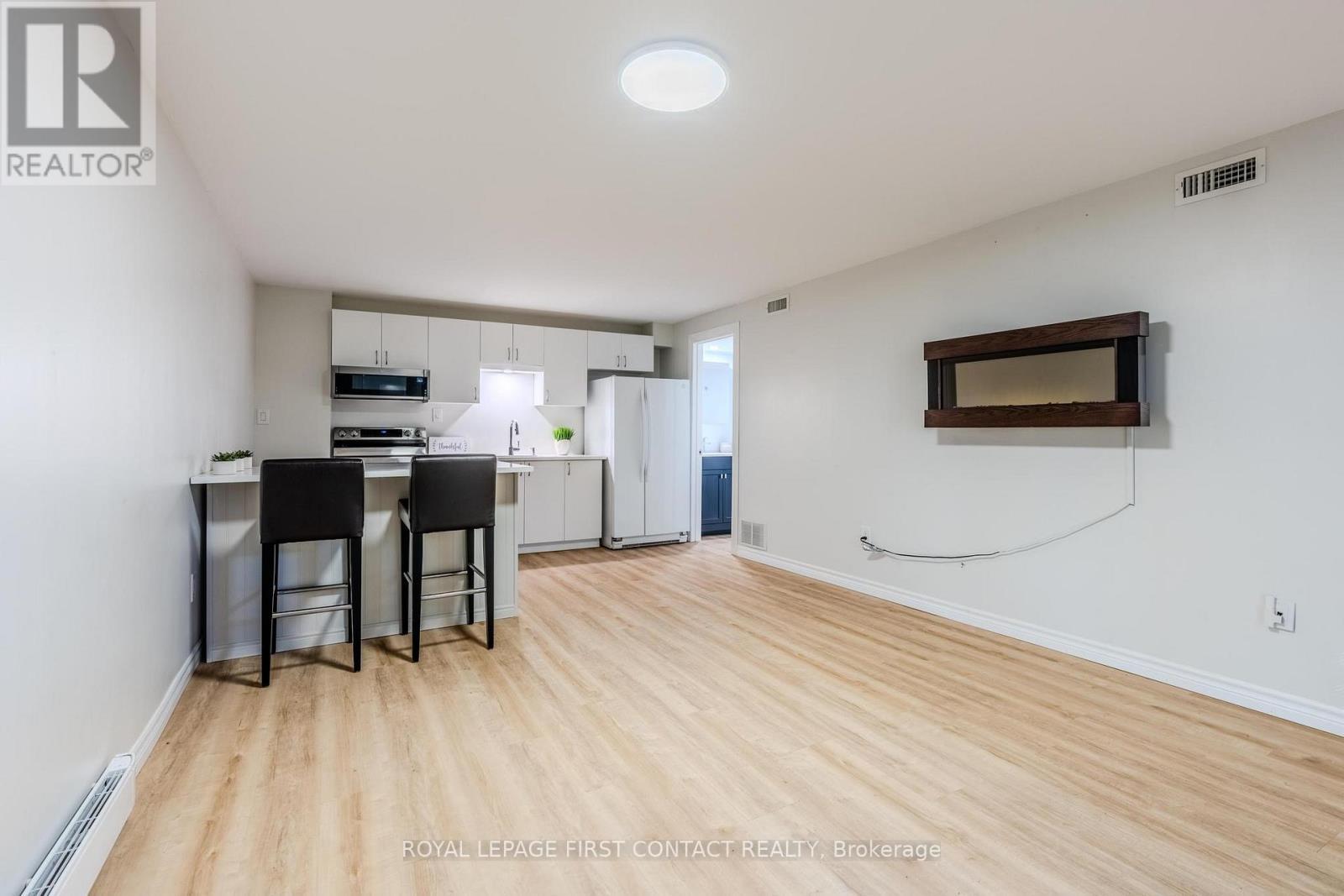 












312 BARNETT AVENUE

,
Midland,




Ontario
L4R4Z8

