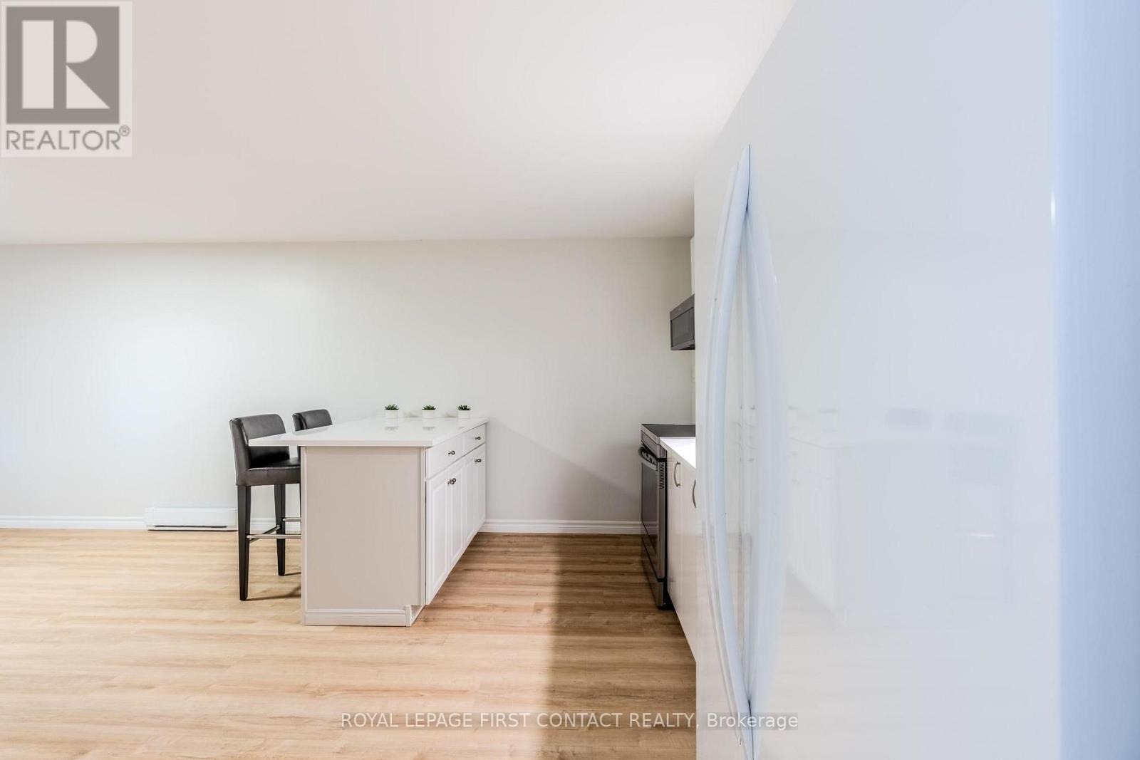 












312 BARNETT AVENUE

,
Midland,




Ontario
L4R4Z8

