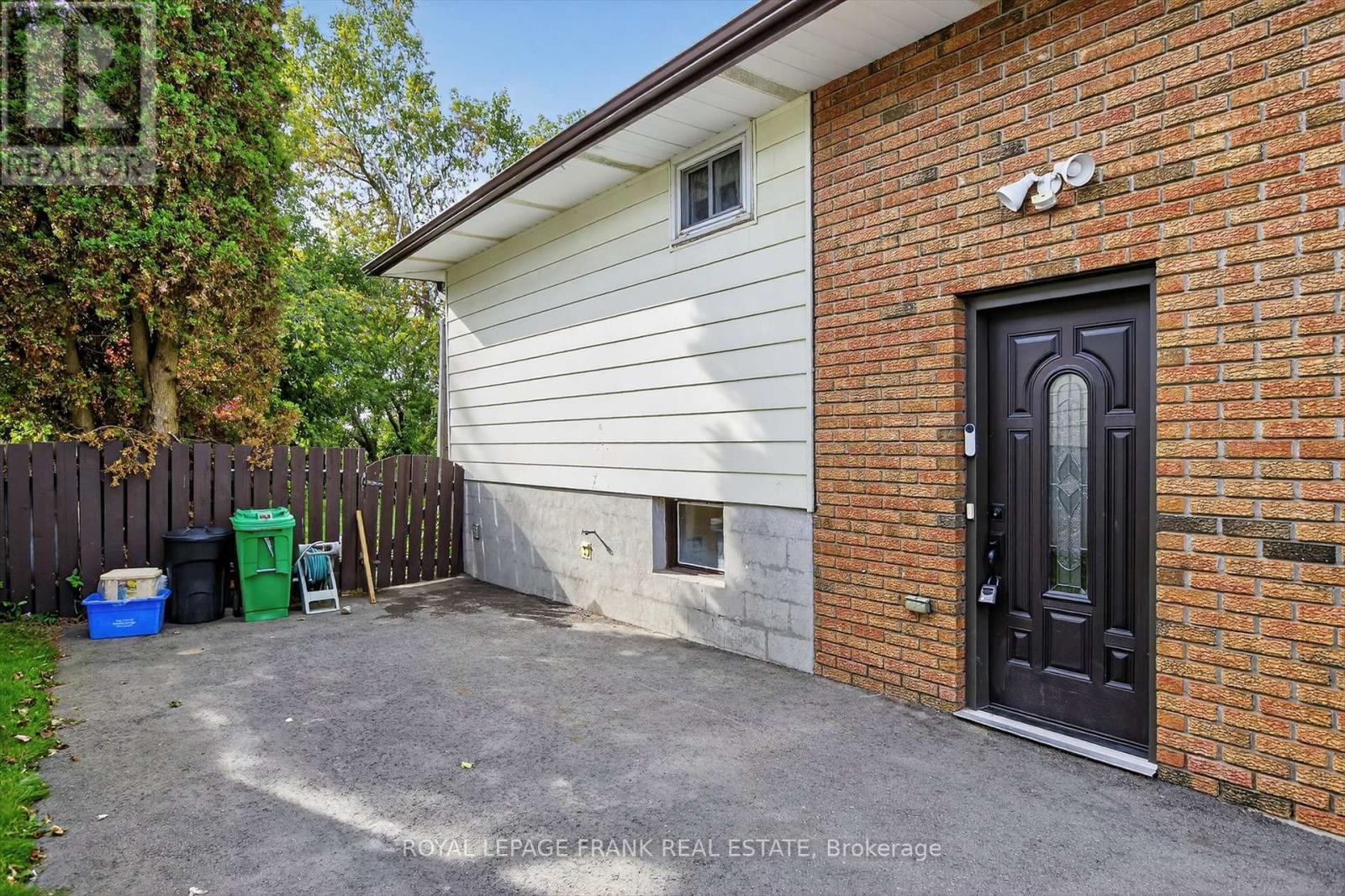 












393 SOUTHPARK DRIVE

,
Peterborough (Ashburnham Ward 4),




Ontario
K9J1C1

