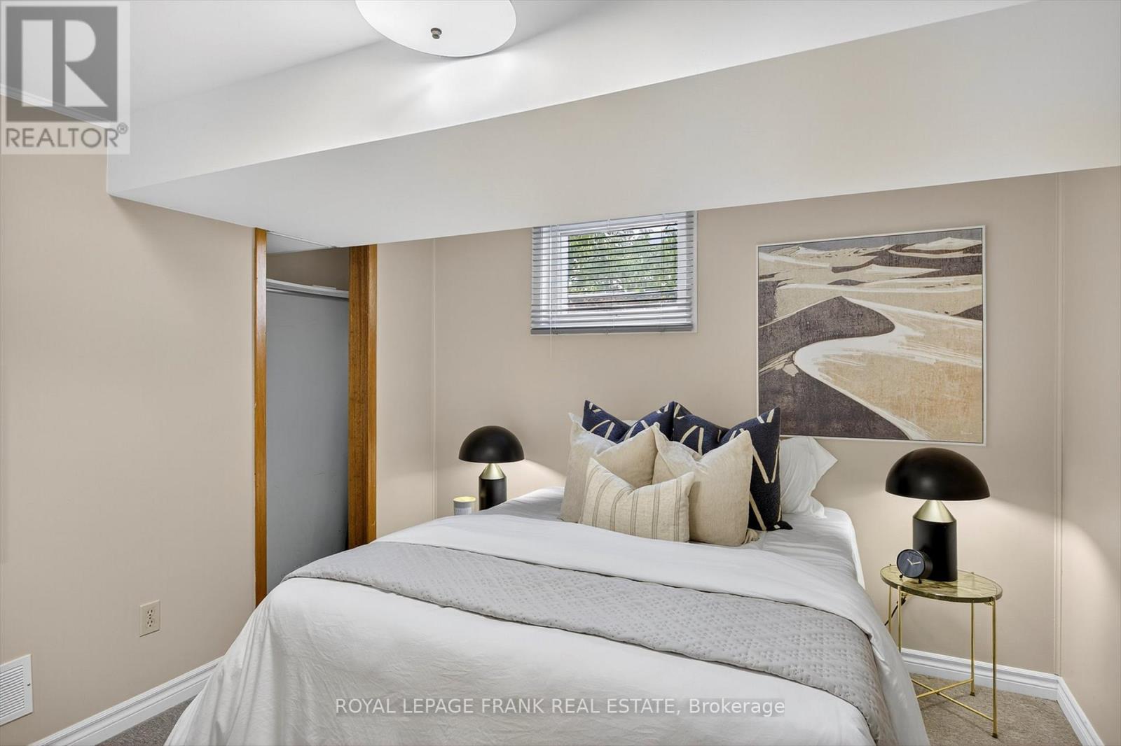 












393 SOUTHPARK DRIVE

,
Peterborough (Ashburnham Ward 4),




Ontario
K9J1C1

