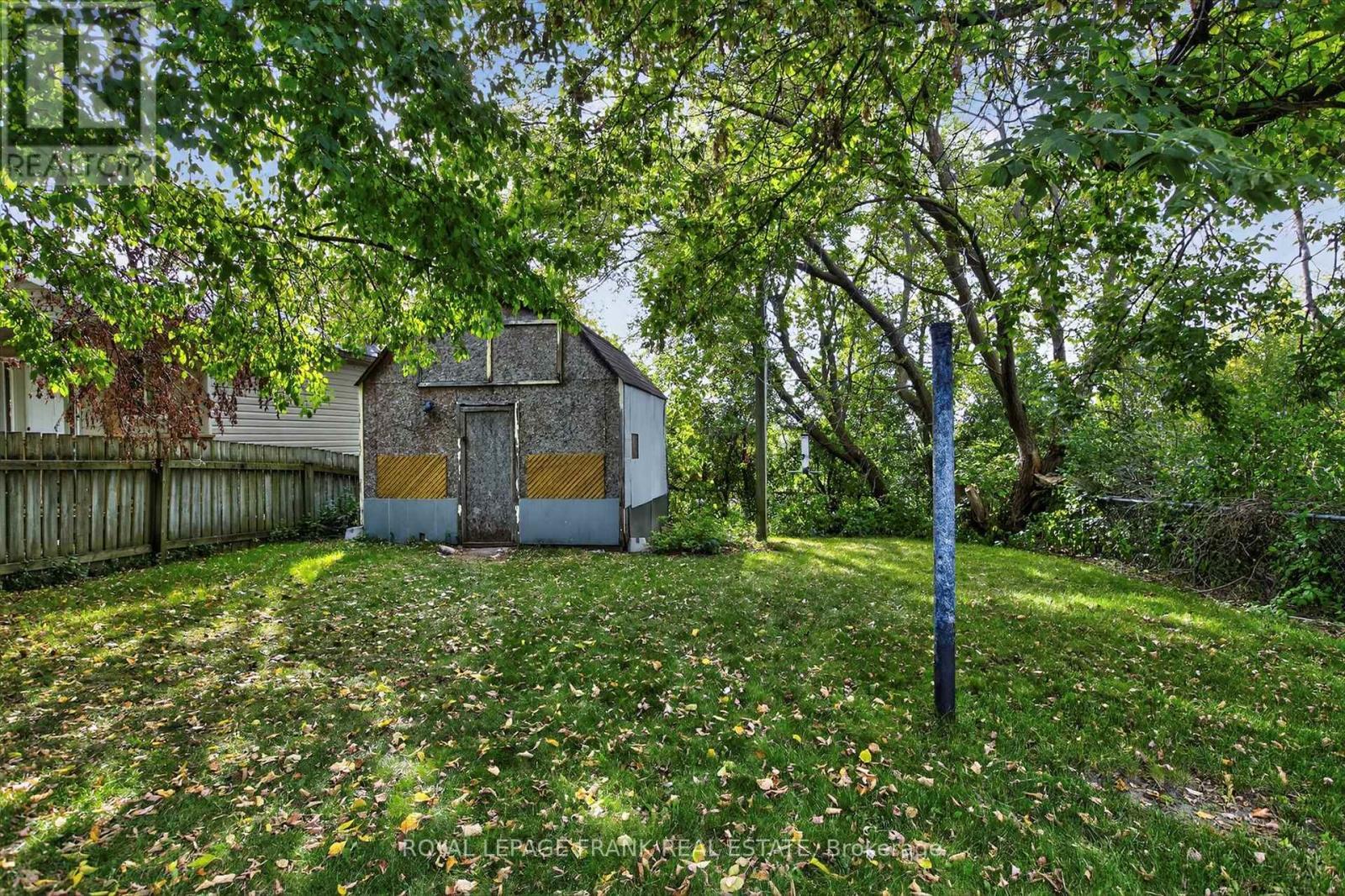 












393 SOUTHPARK DRIVE

,
Peterborough (Ashburnham Ward 4),




Ontario
K9J1C1

