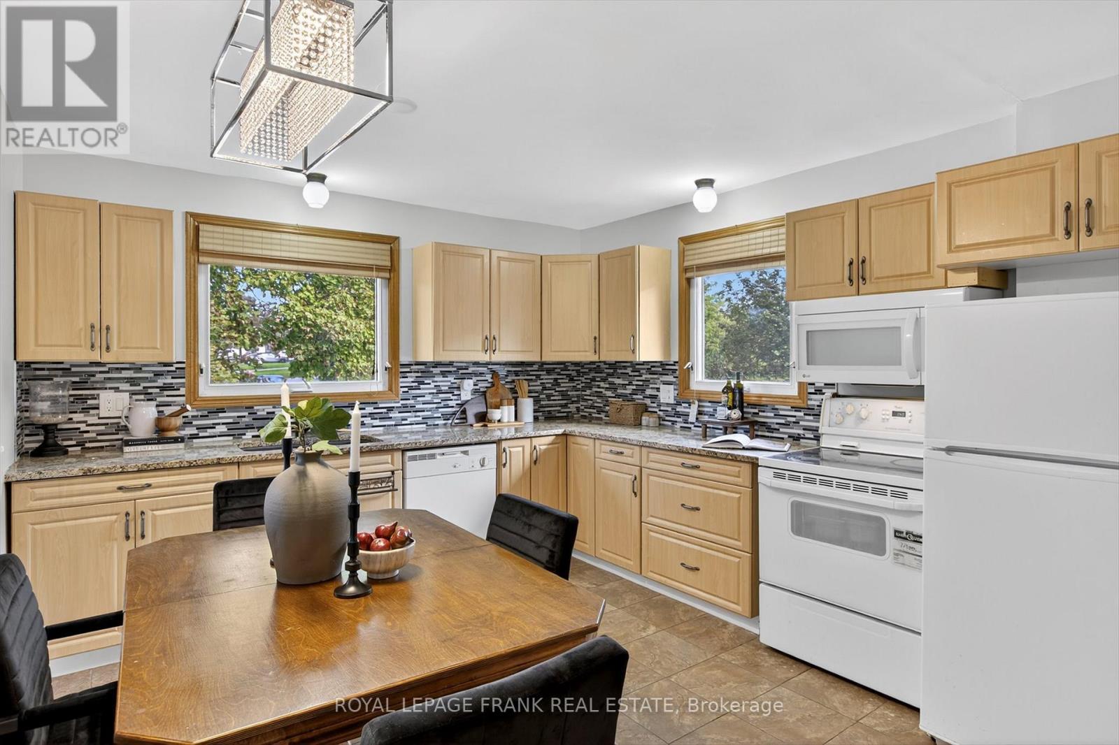 












393 SOUTHPARK DRIVE

,
Peterborough (Ashburnham Ward 4),




Ontario
K9J1C1

