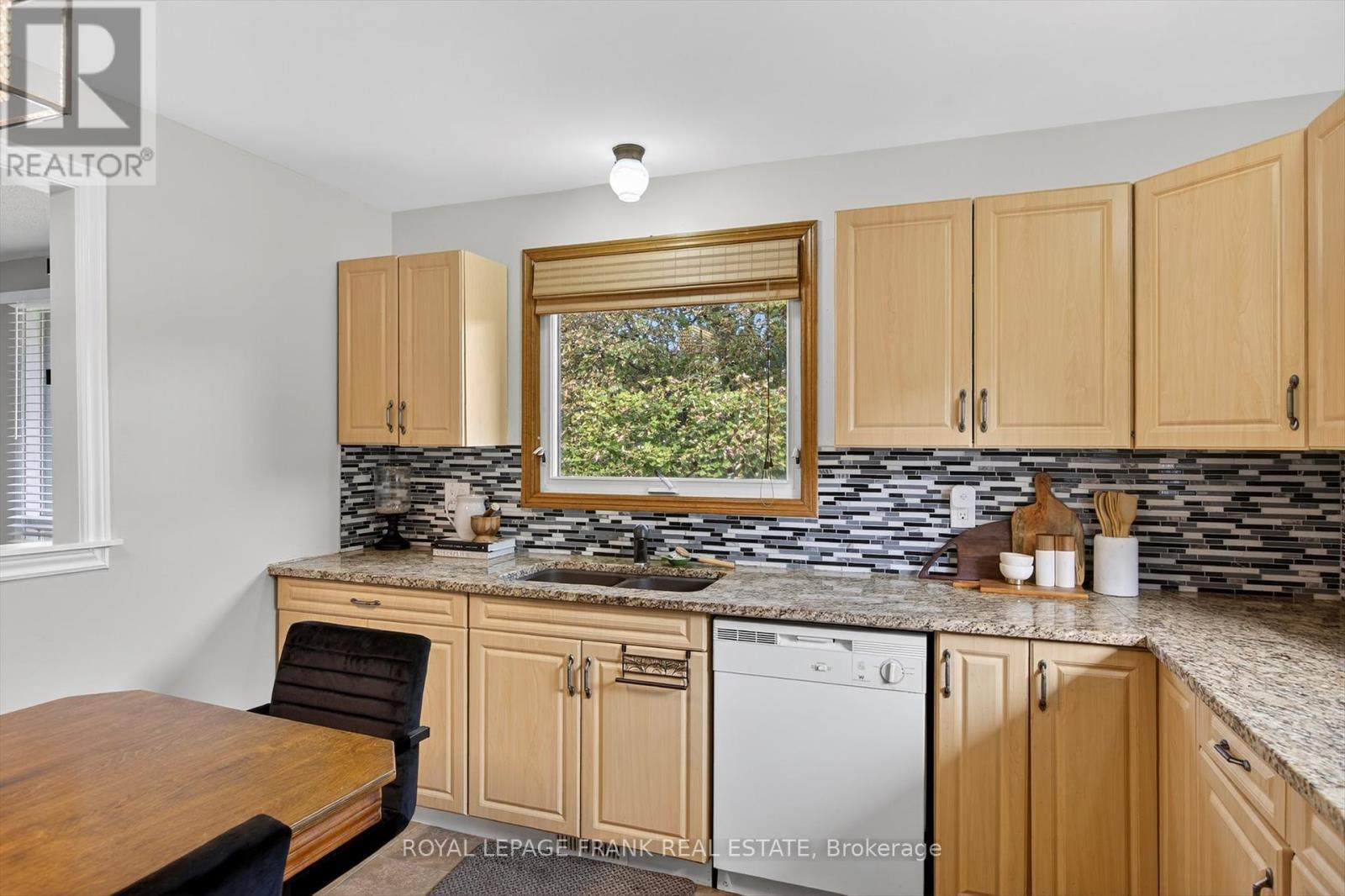 












393 SOUTHPARK DRIVE

,
Peterborough (Ashburnham Ward 4),




Ontario
K9J1C1

