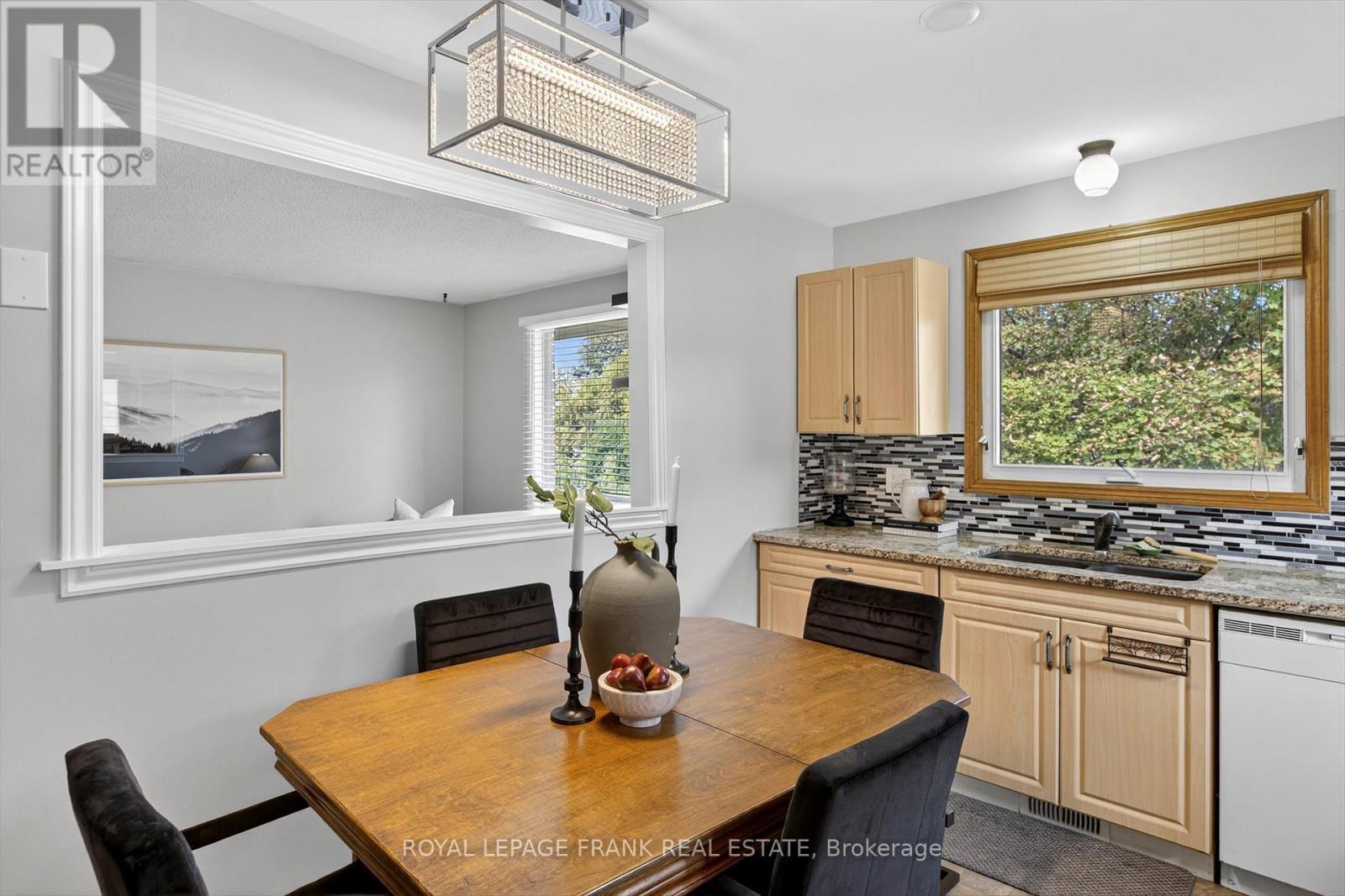 












393 SOUTHPARK DRIVE

,
Peterborough (Ashburnham Ward 4),




Ontario
K9J1C1

