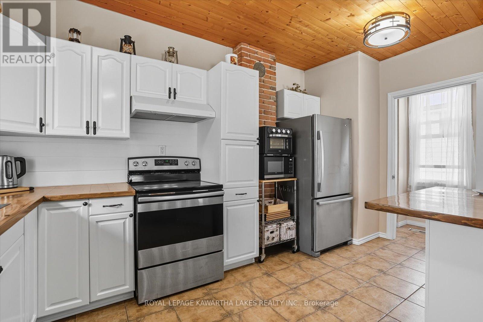 












18 MARY STREET W

,
Kawartha Lakes (Lindsay),




Ontario
K9V2N4

