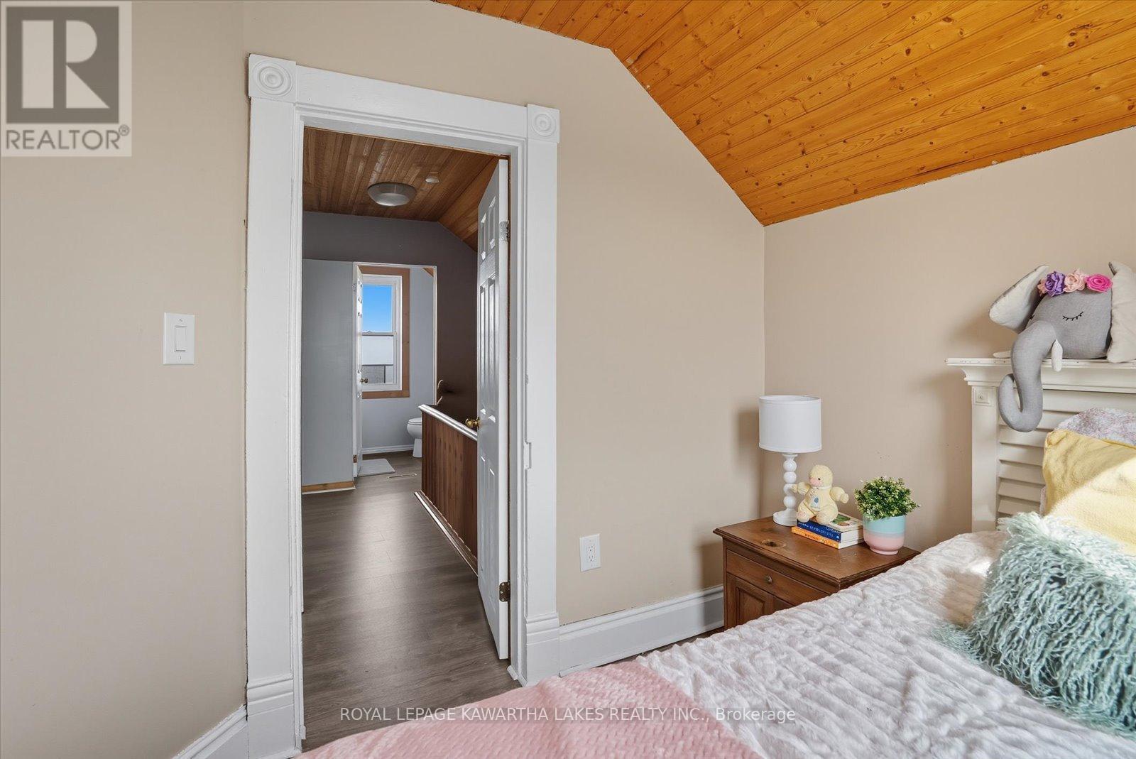 












18 MARY STREET W

,
Kawartha Lakes (Lindsay),




Ontario
K9V2N4

