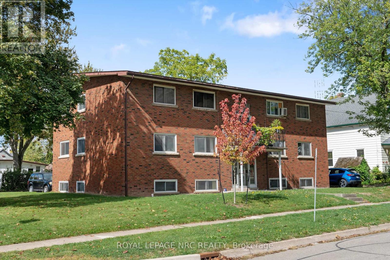 












35 AQUEDUCT STREET

,
Welland (Prince Charles),




Ontario
L3C1B7

