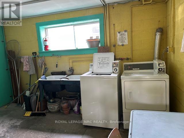 












35 AQUEDUCT STREET

,
Welland (Prince Charles),




Ontario
L3C1B7

