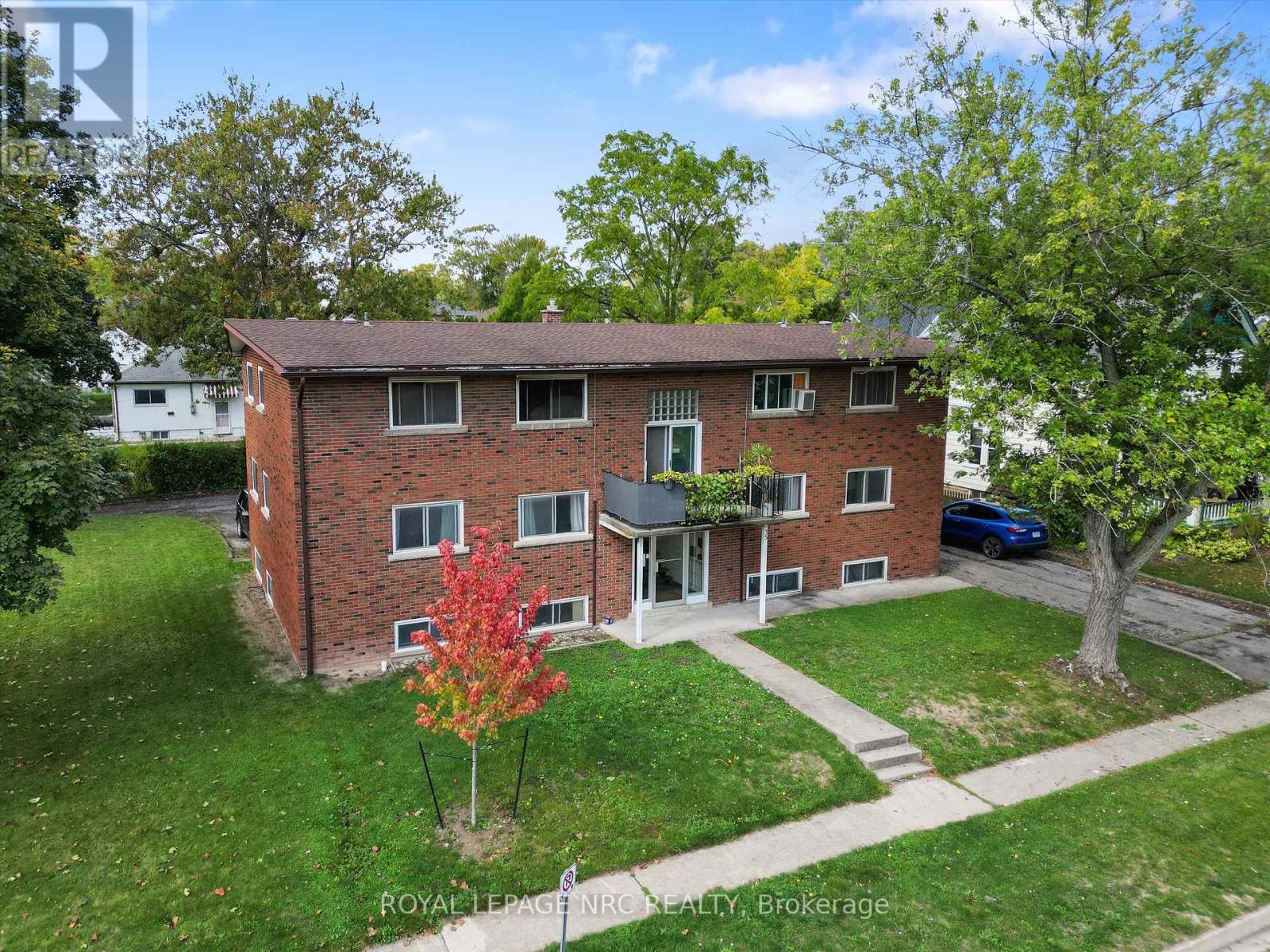 












35 AQUEDUCT STREET

,
Welland (Prince Charles),




Ontario
L3C1B7

