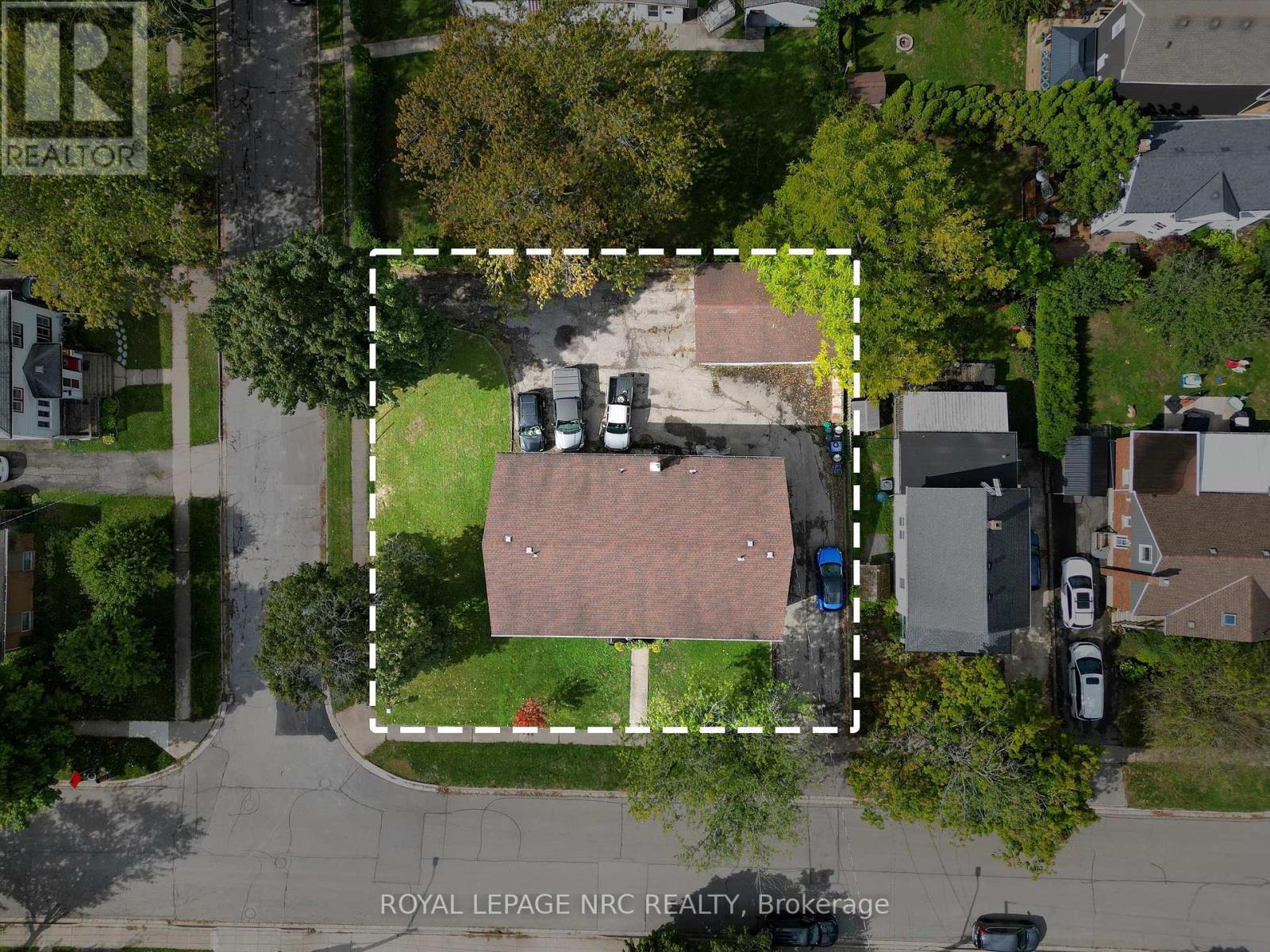 












35 AQUEDUCT STREET

,
Welland (Prince Charles),




Ontario
L3C1B7

