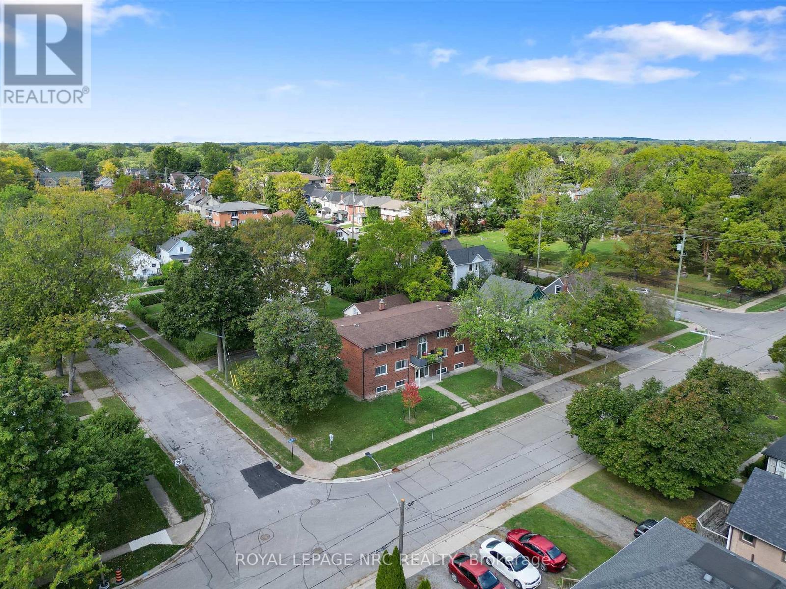 












35 AQUEDUCT STREET

,
Welland (Prince Charles),




Ontario
L3C1B7

