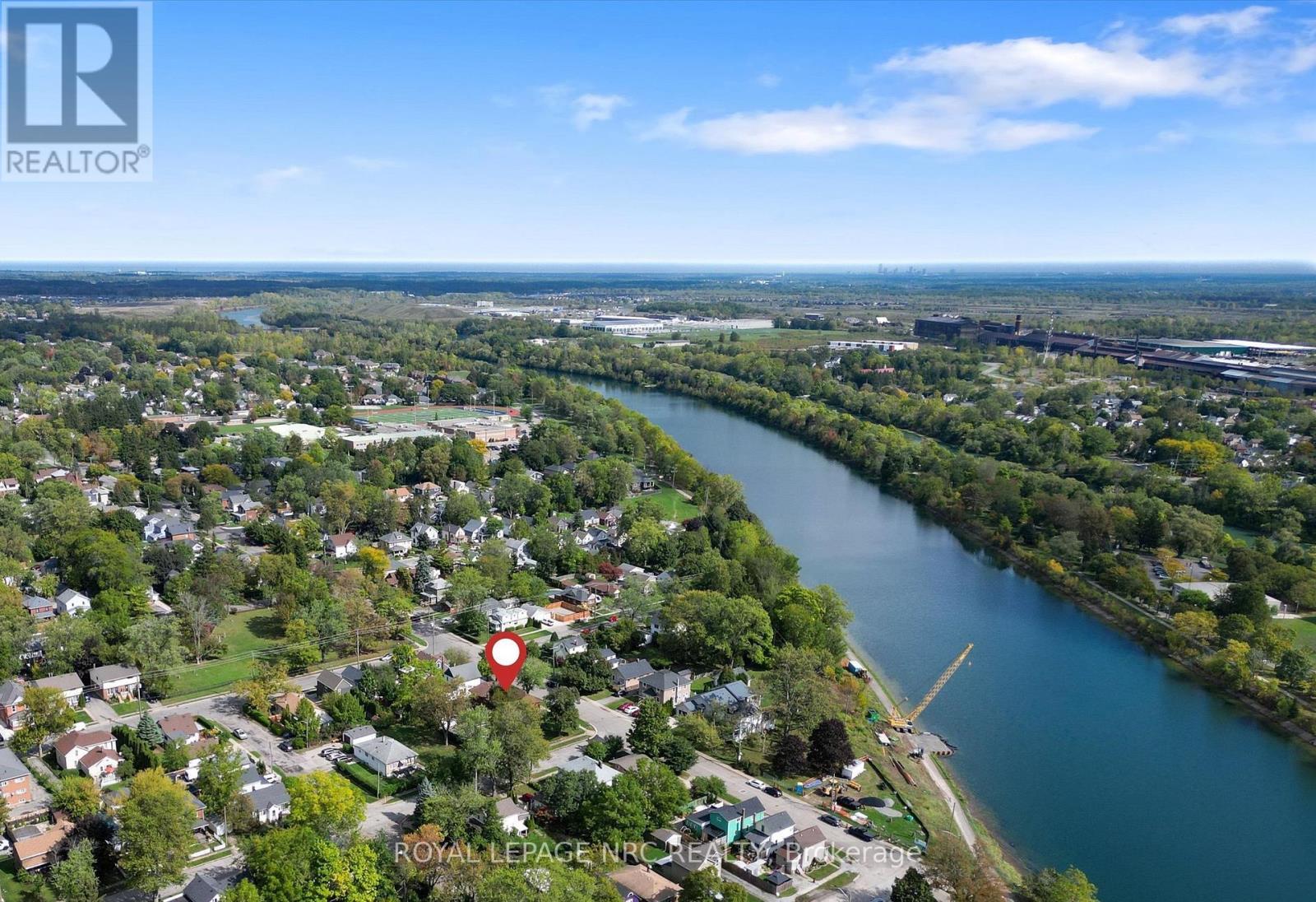 












35 AQUEDUCT STREET

,
Welland (Prince Charles),




Ontario
L3C1B7

