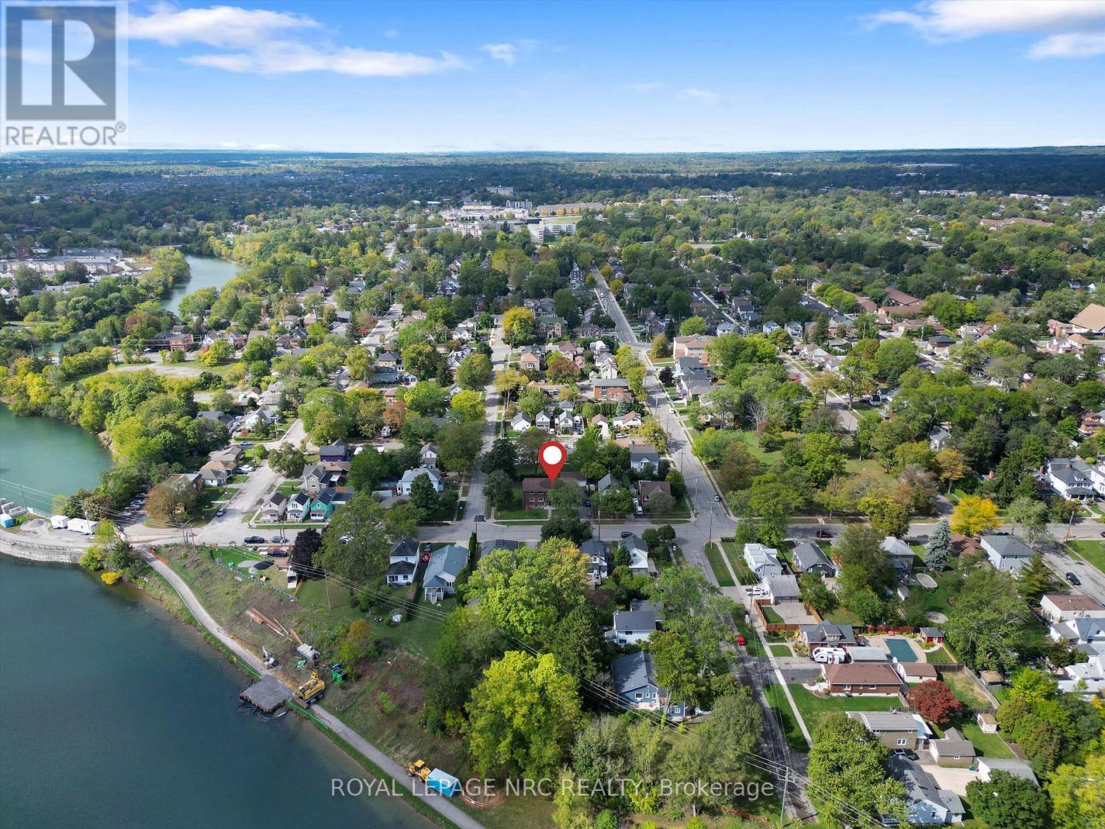 












35 AQUEDUCT STREET

,
Welland (Prince Charles),




Ontario
L3C1B7

