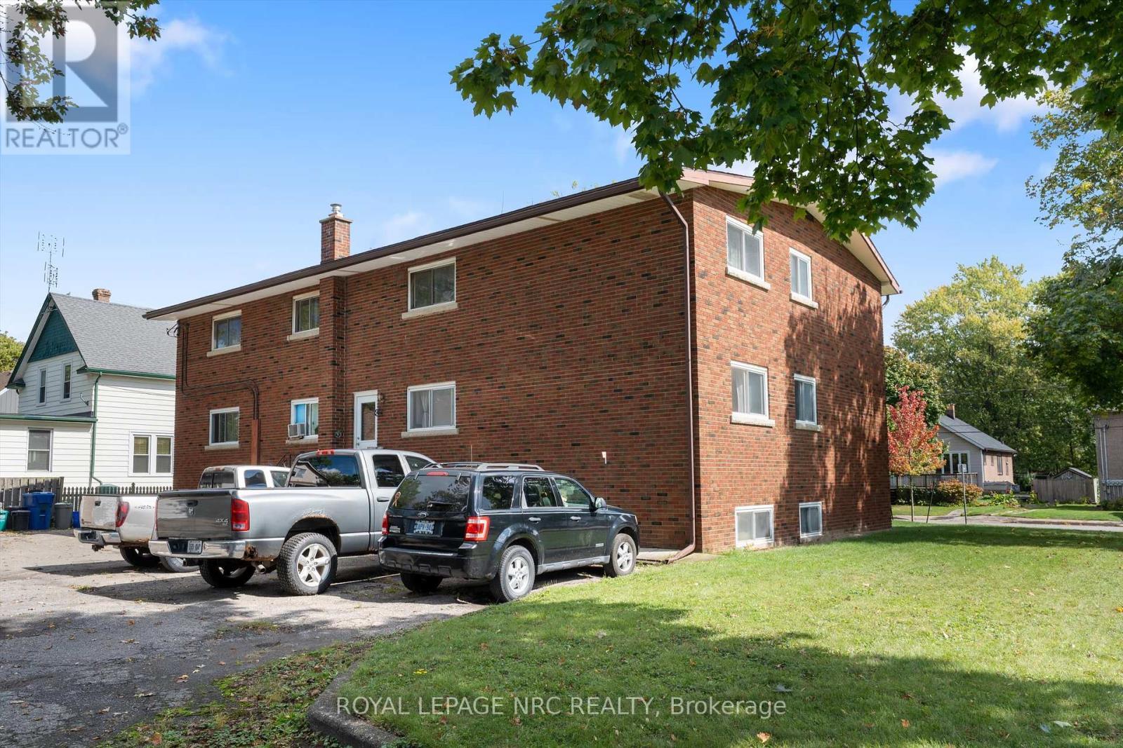 












35 AQUEDUCT STREET

,
Welland (Prince Charles),




Ontario
L3C1B7

