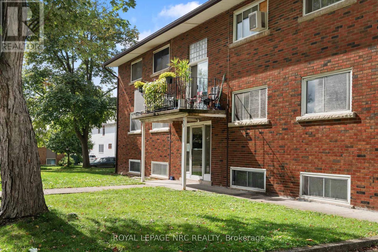 












35 AQUEDUCT STREET

,
Welland (Prince Charles),




Ontario
L3C1B7

