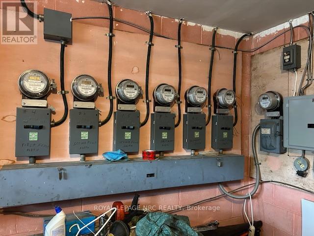 












35 AQUEDUCT STREET

,
Welland (Prince Charles),




Ontario
L3C1B7

