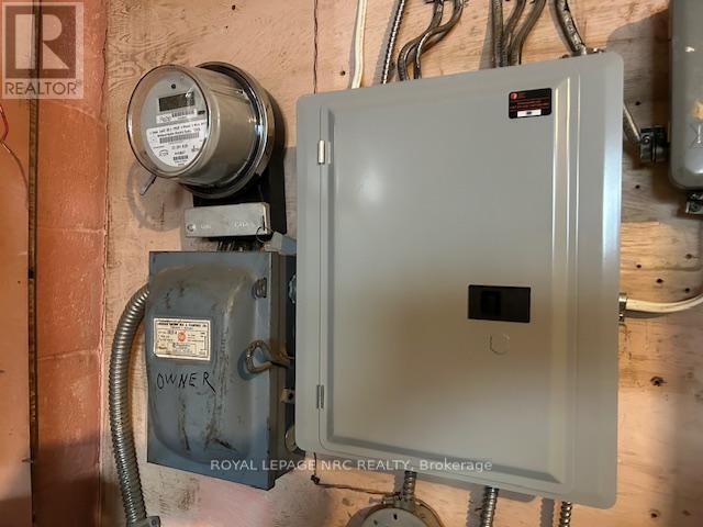 












35 AQUEDUCT STREET

,
Welland (Prince Charles),




Ontario
L3C1B7

