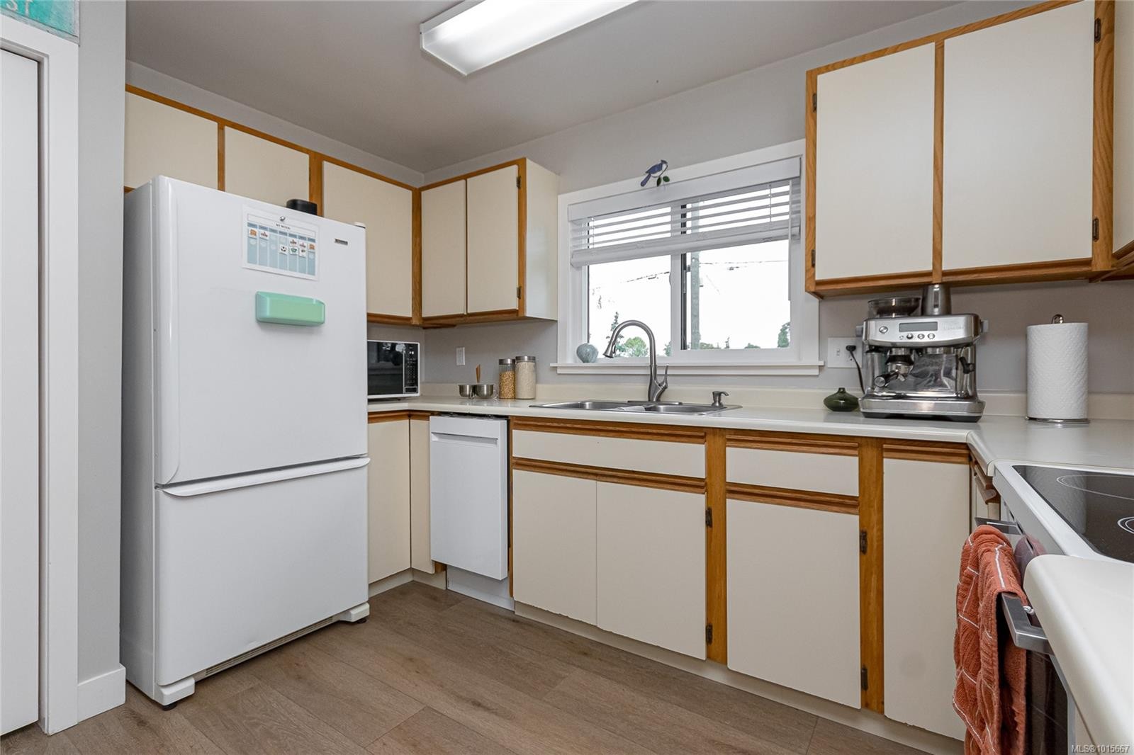 









2700


Hamilton

Rd,
Victoria,




BC
V8R 2Y4

