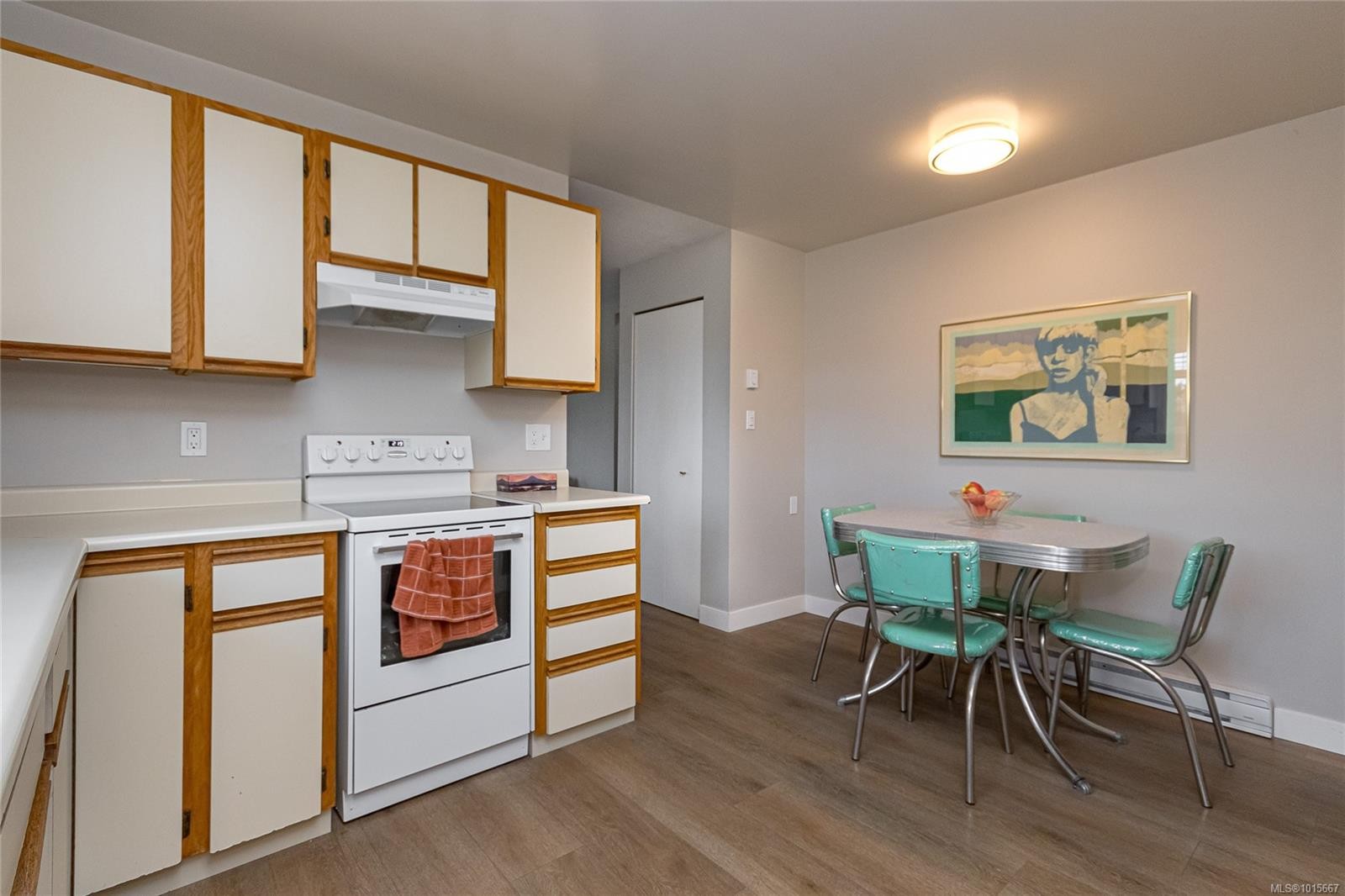 









2700


Hamilton

Rd,
Victoria,




BC
V8R 2Y4

