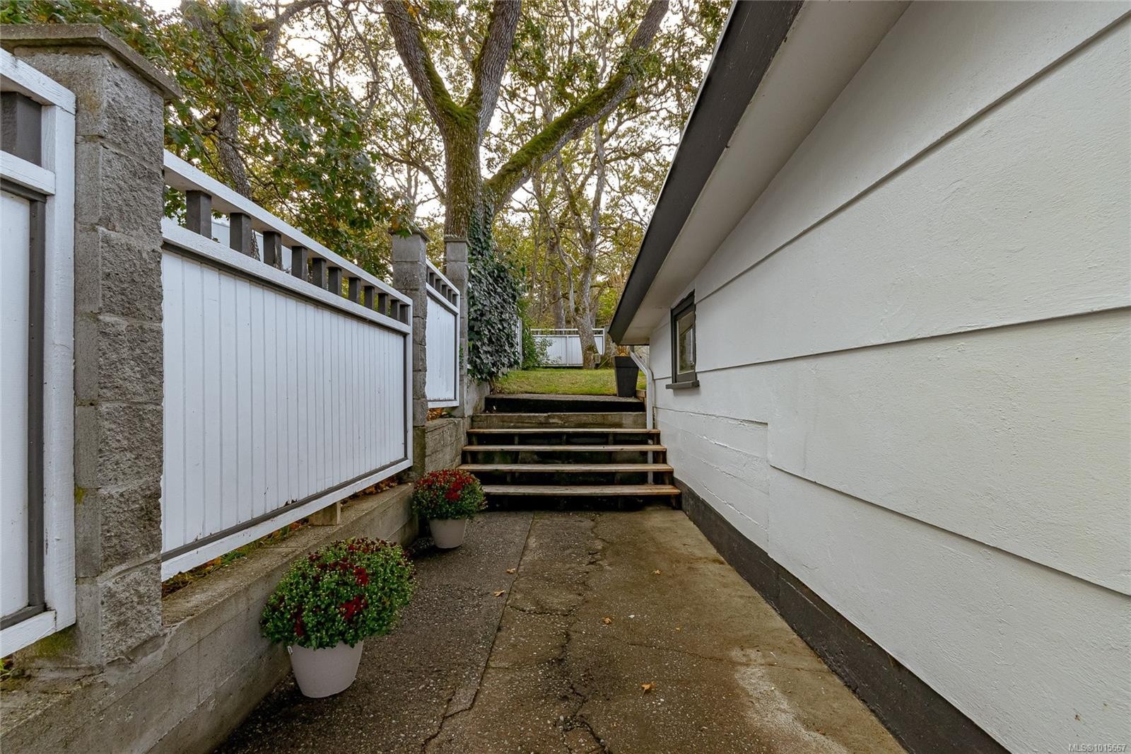 









2700


Hamilton

Rd,
Victoria,




BC
V8R 2Y4

