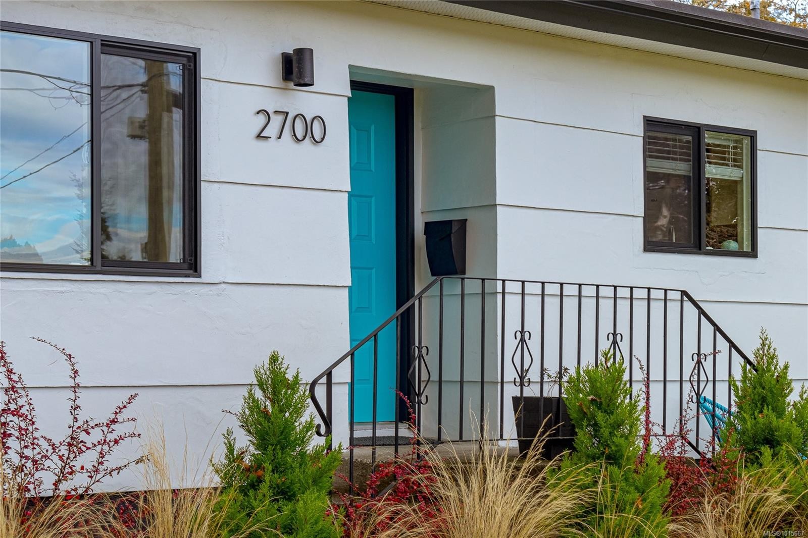 









2700


Hamilton

Rd,
Victoria,




BC
V8R 2Y4

