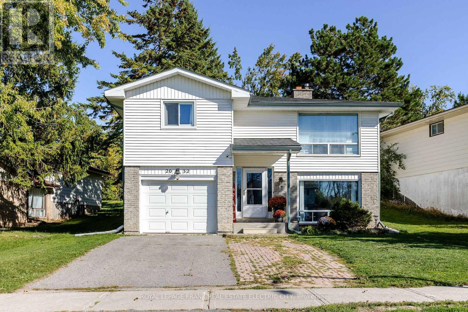 












2032 WALKER AVENUE

,
Peterborough (Ashburnham Ward 4),




Ontario
K9L1S1

