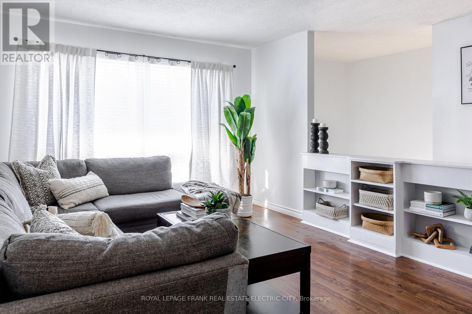 












2032 WALKER AVENUE

,
Peterborough (Ashburnham Ward 4),




Ontario
K9L1S1

