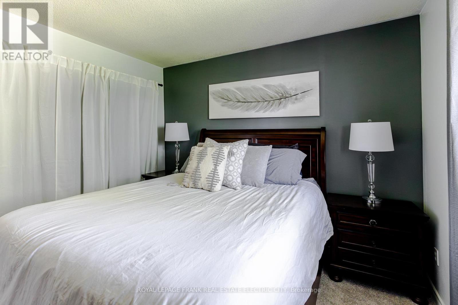 












2032 WALKER AVENUE

,
Peterborough (Ashburnham Ward 4),




Ontario
K9L1S1

