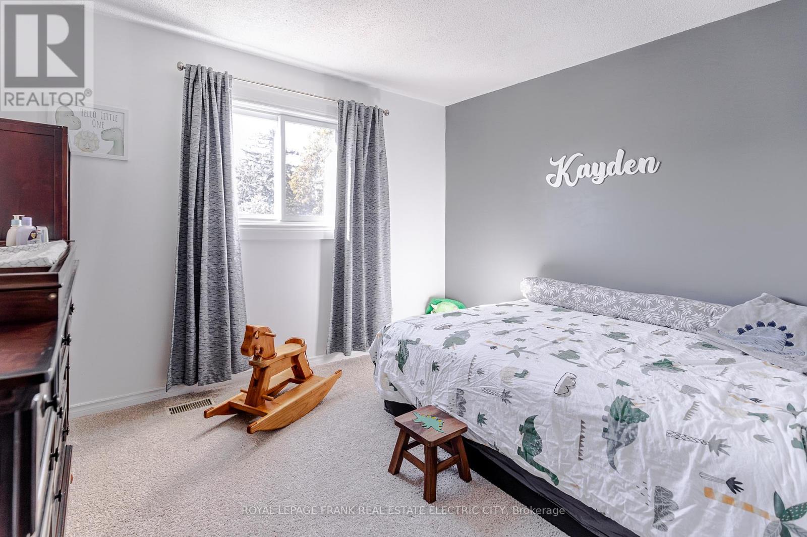 












2032 WALKER AVENUE

,
Peterborough (Ashburnham Ward 4),




Ontario
K9L1S1

