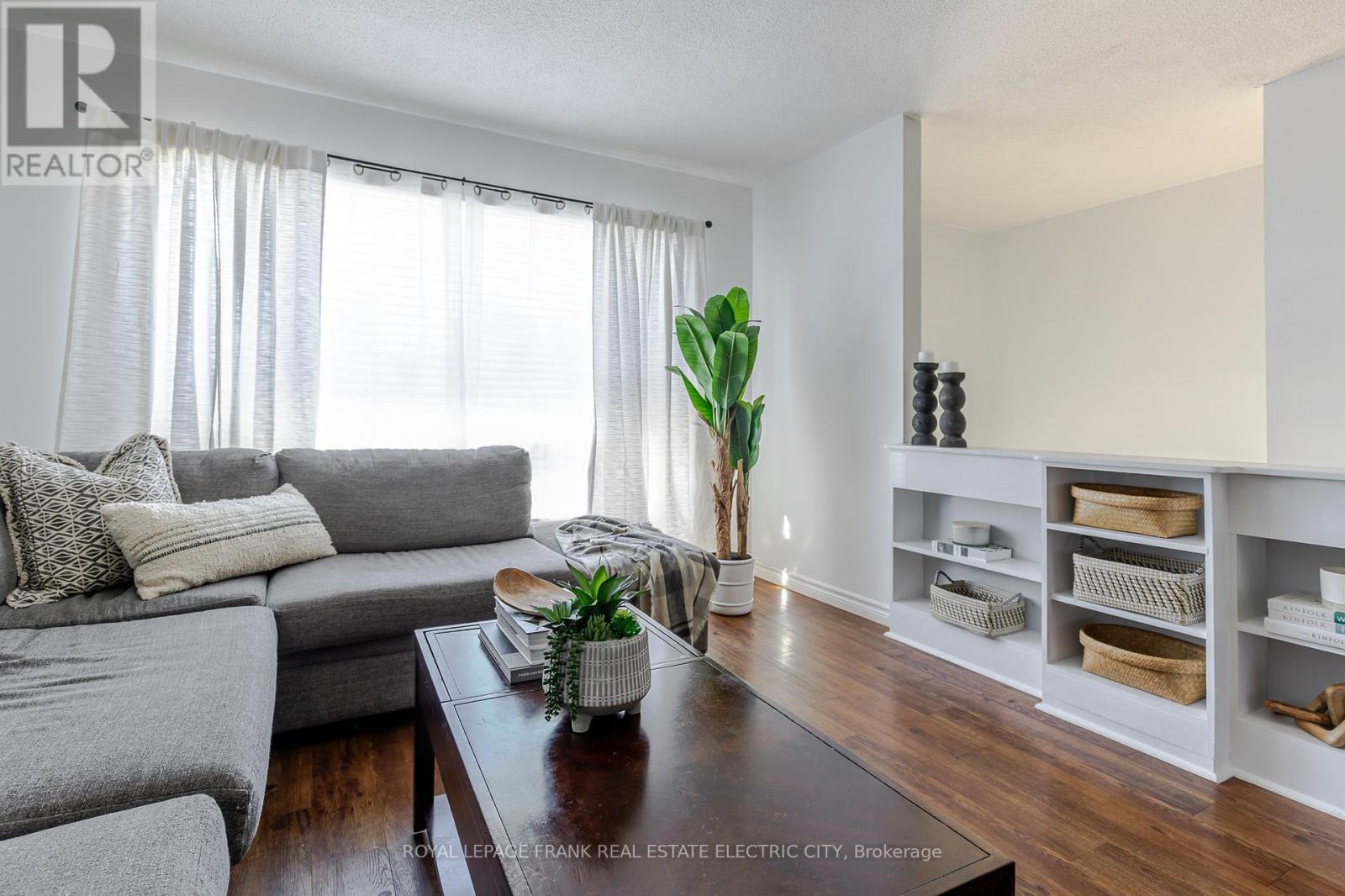 












2032 WALKER AVENUE

,
Peterborough (Ashburnham Ward 4),




Ontario
K9L1S1


